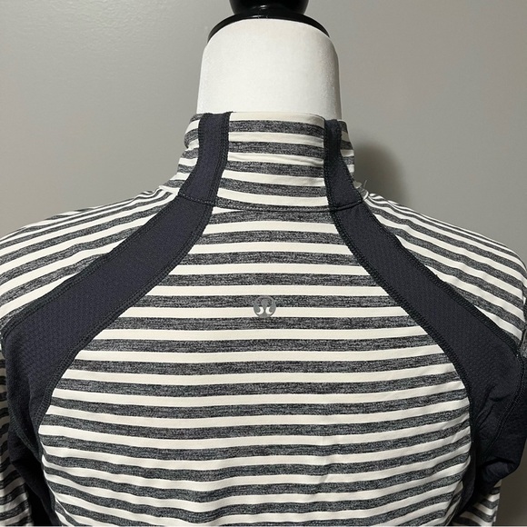 Lululemon Run Hills 1/2 Zip Gray Stripe Long Sleeve Pullover - Picture 8 of 14